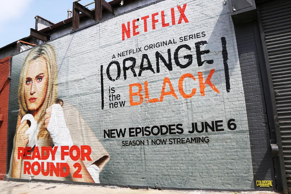 Netflix har laget eget innhold lenge. Her en reklameplakat for serien «Orange is the new Black».
