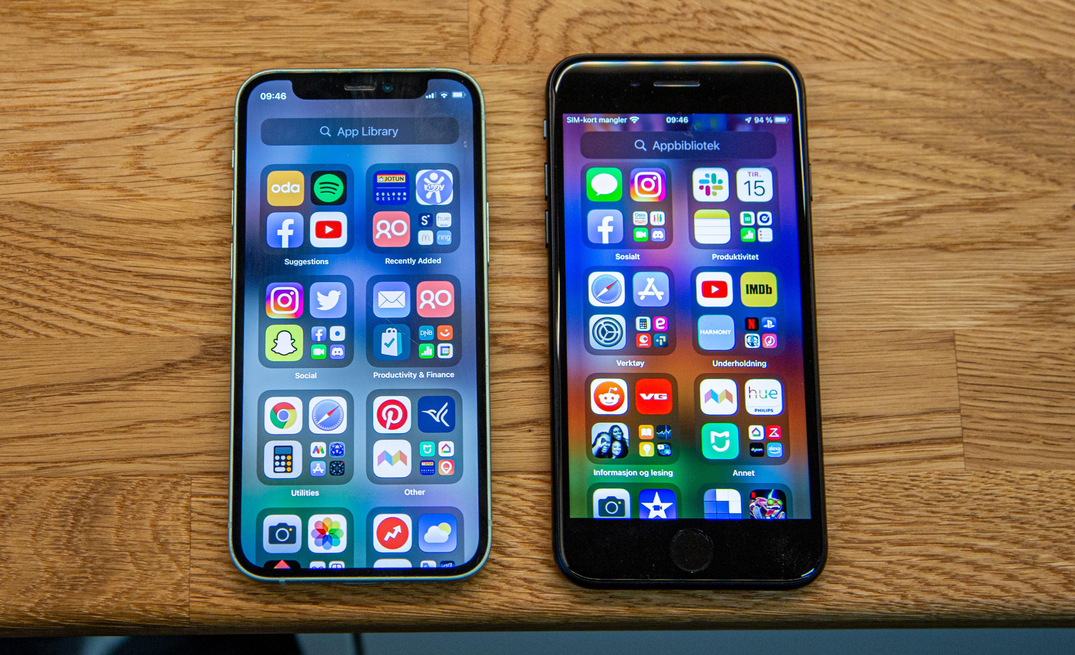 iPhone 12 mini til venstre, iPhone SE til høyre.
