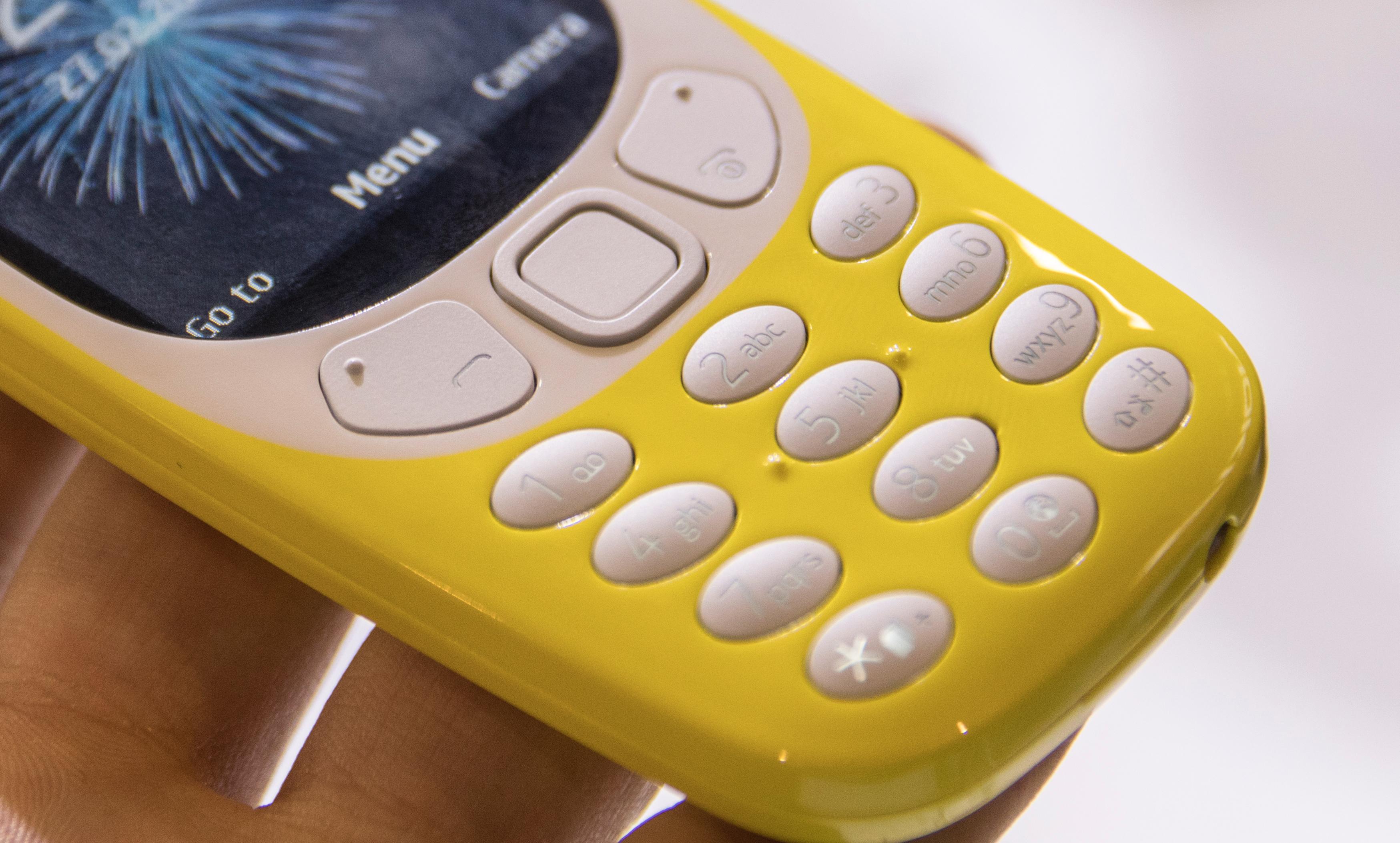 Nokia 3310 byr dessuten på et gjensyn med T9-ordlisten og klassiske mobiltaster.