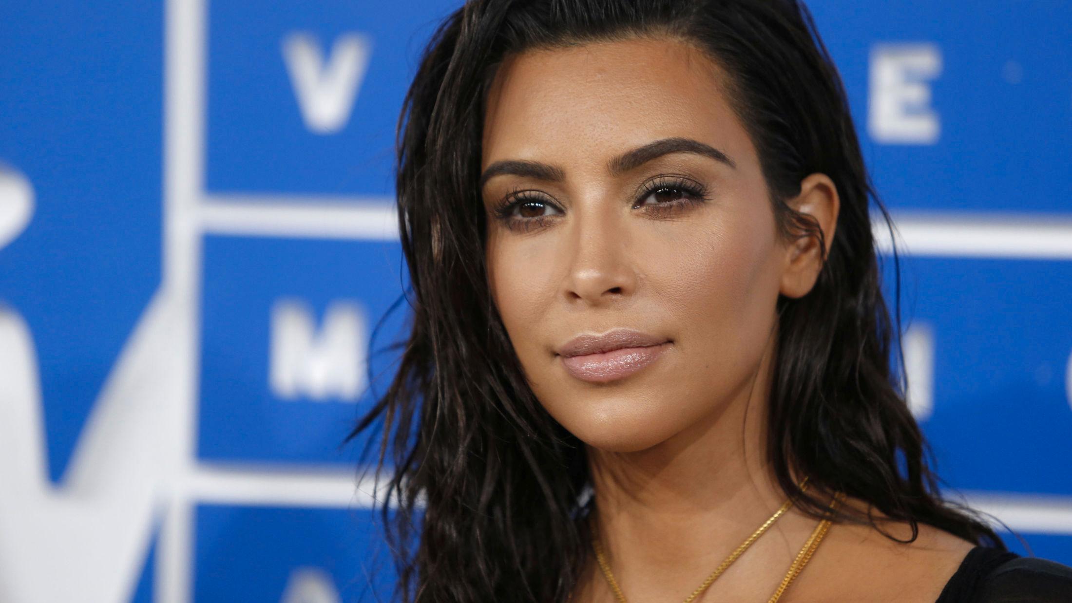 KAN LE HELE VEIEN TIL BANKEN: Kim Kardashian har dratt inn millioner av kroner på sitt nye undertøy. Foto: Reuters.