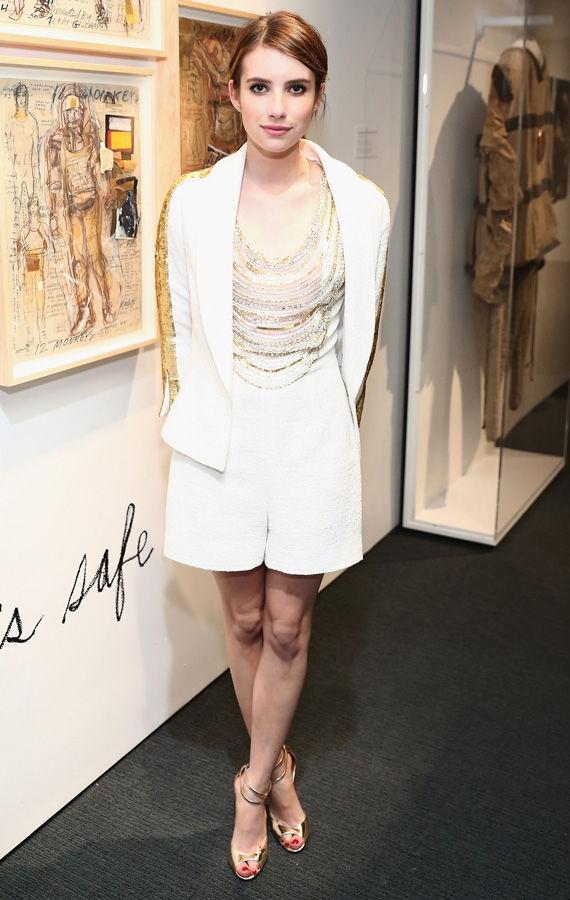 SMYKKE-TOPP: Emma Roberts valgte en fantastisk jumpsuit i tweed fra Editions by Georges Chakra, og matchet med hvit blazer. Foto: Getty Images/All Over Press