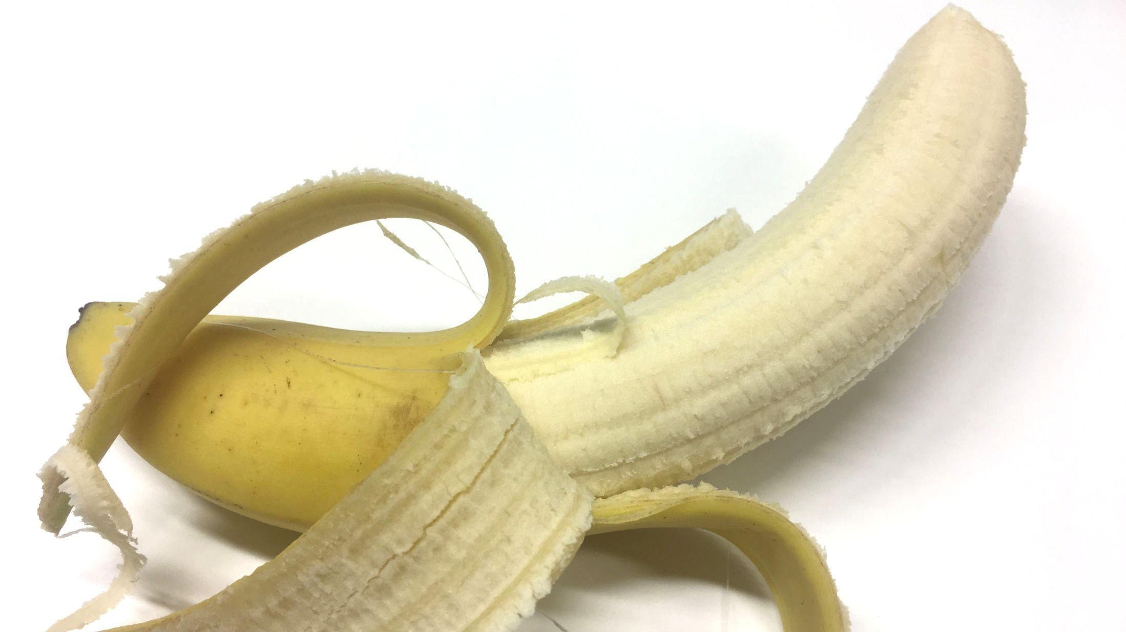 BUNNEN ÅPNET: Ifølge Business Insider er denne bananen åpnet på feil ende. Foto: Maria Tveiten Helgeby/VG