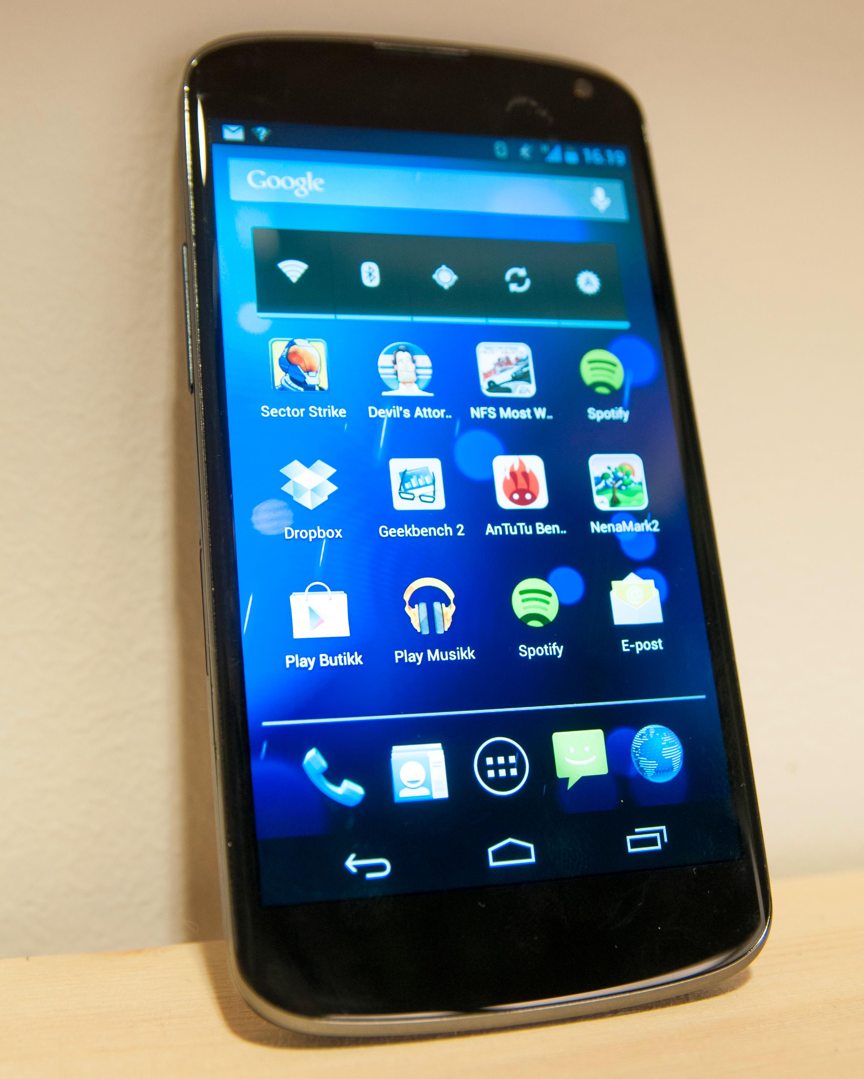 Slik ser LG Nexus 4 ut på nært hold.Foto: Finn Jarle Kvalheim, Amobil.no