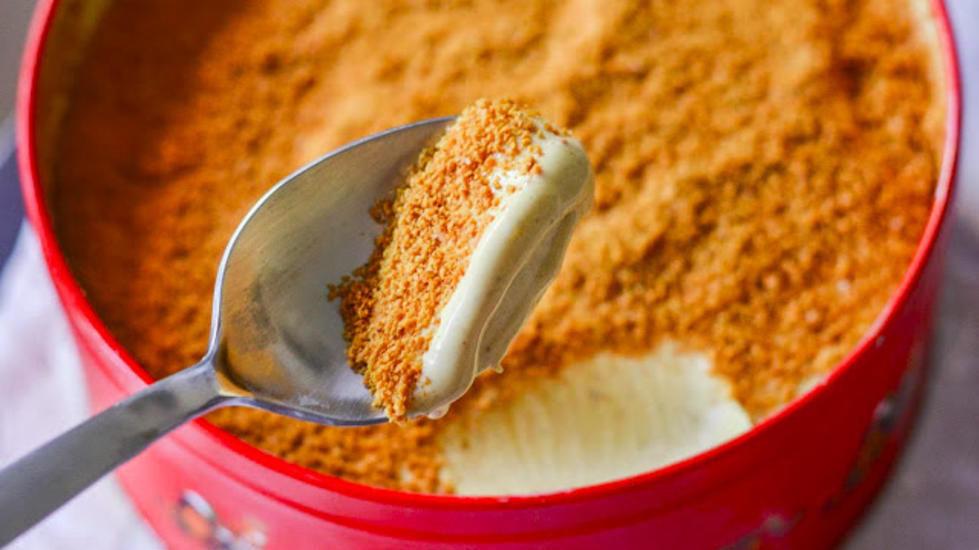 KNUSTE PEPPERKAKER: Har du litt pepperkaker til overs kan du lage din egen pepperkake-is med pepperkakesmuler. Foto: Mari Mushom/Bloggen Cup and Cakes