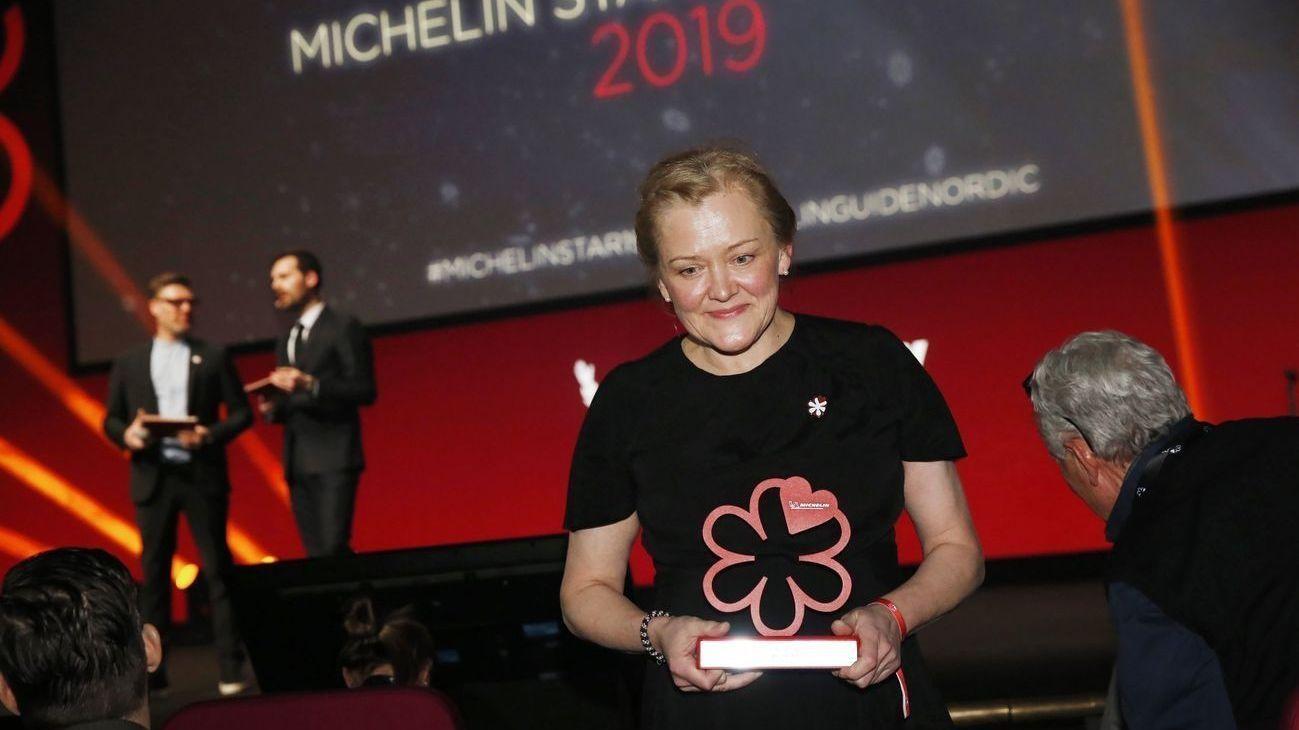 VANT DOBBELT: Heidi Bjerkan, kjøkkensjef på Credo, ble tildelt både Michelin-stjerne og en bærekraftspris under mandagens Michelin-utdeling i Aarhus. Foto: Mikkel Berg Pedersen/ Ritzau Sca / NTB scanpix