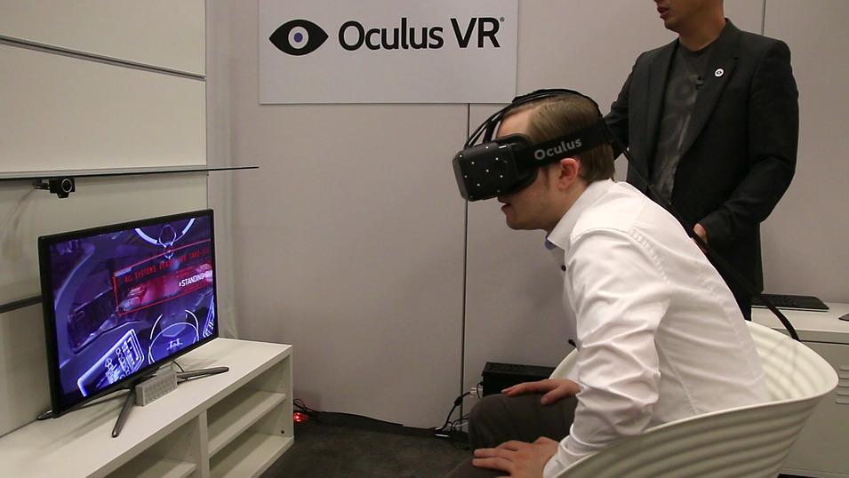 Her prøver vi en tidlig versjon av Oculus Rift. Foto: Jørgen Elton Nilsen, Tek.no