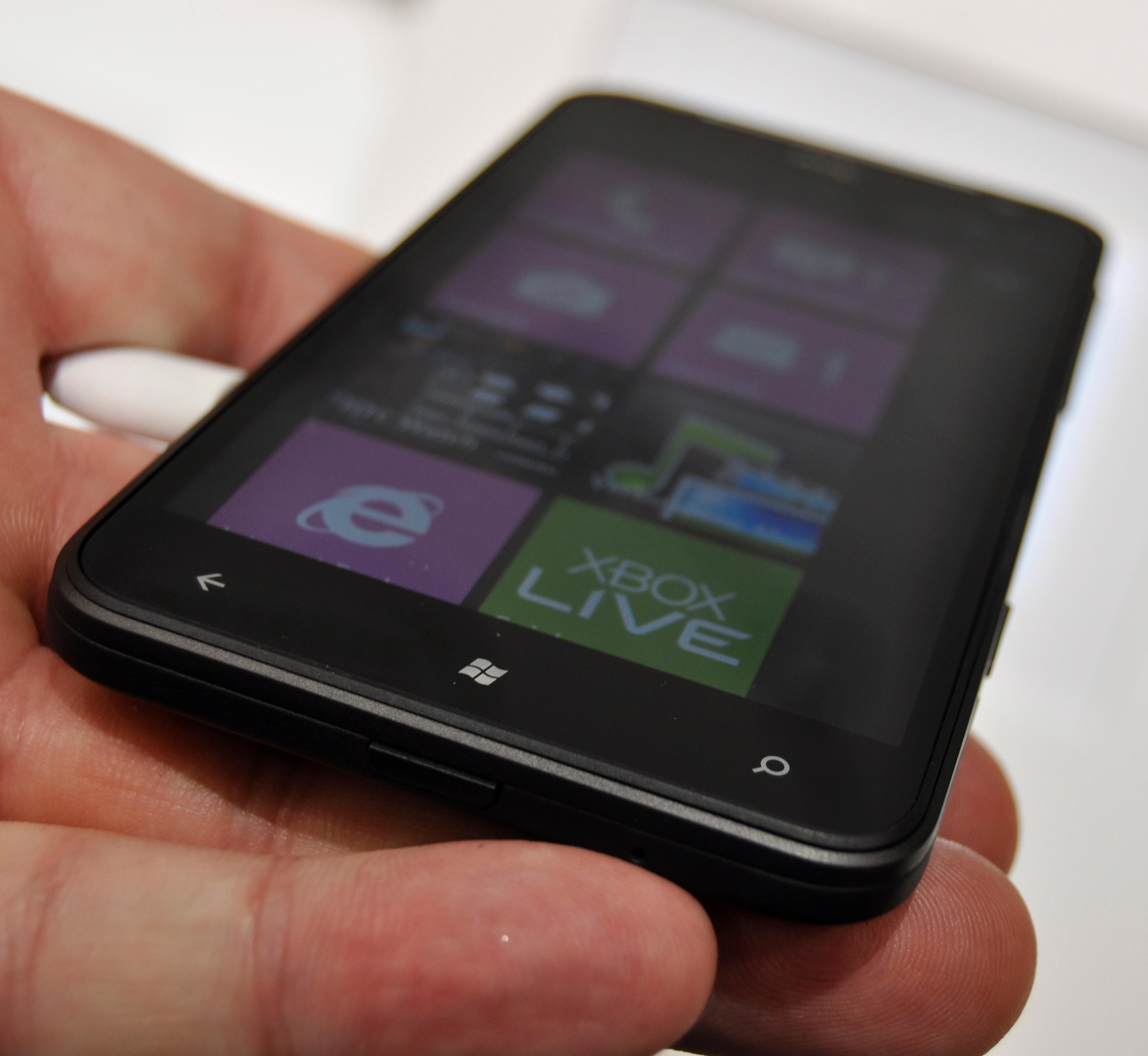Med HTC Titan tar mobilskjermen et nytt steg opp i størrelse.