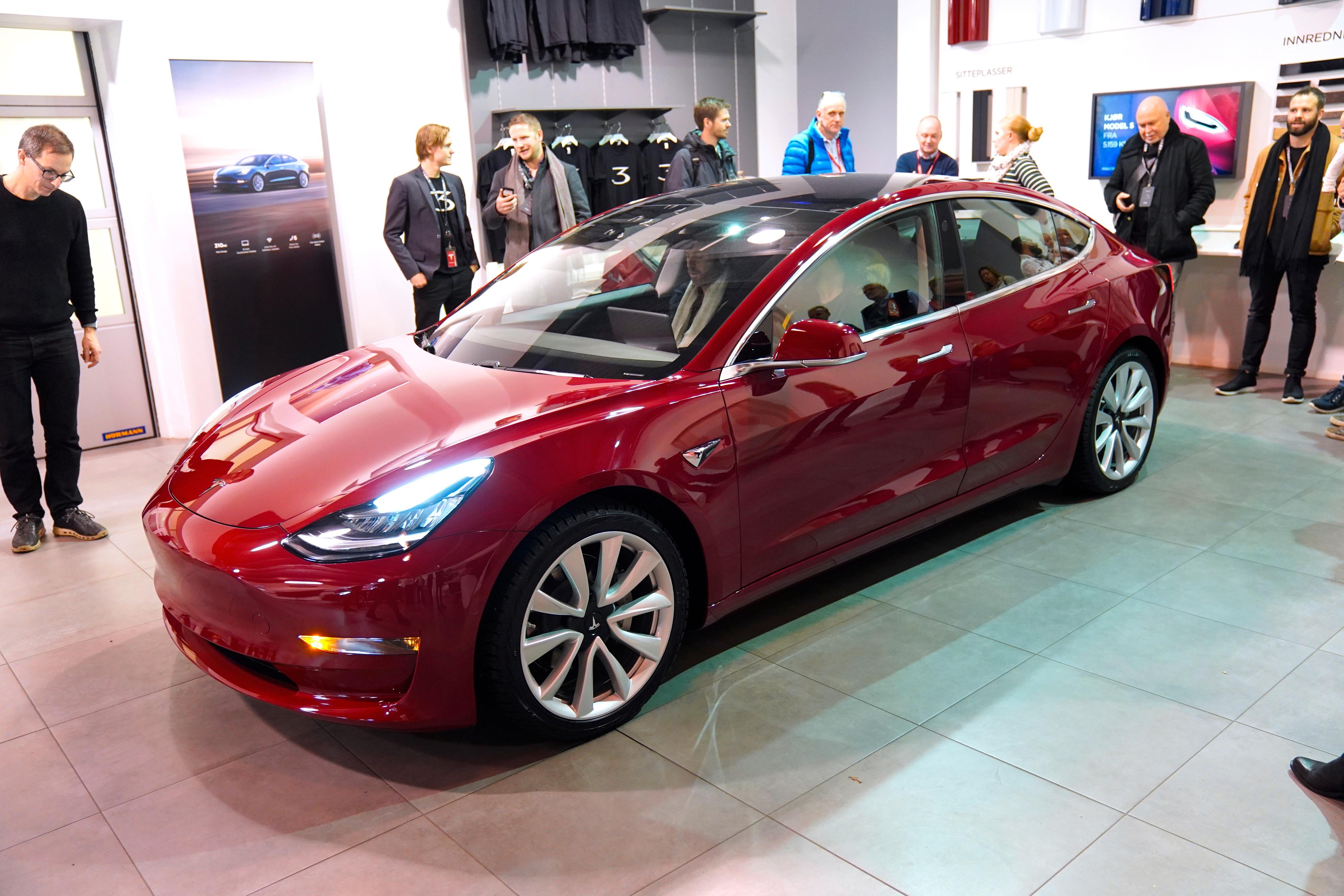 Tesla viser for tiden frem Model 3 hos forhandleren på Skøyen i Oslo.