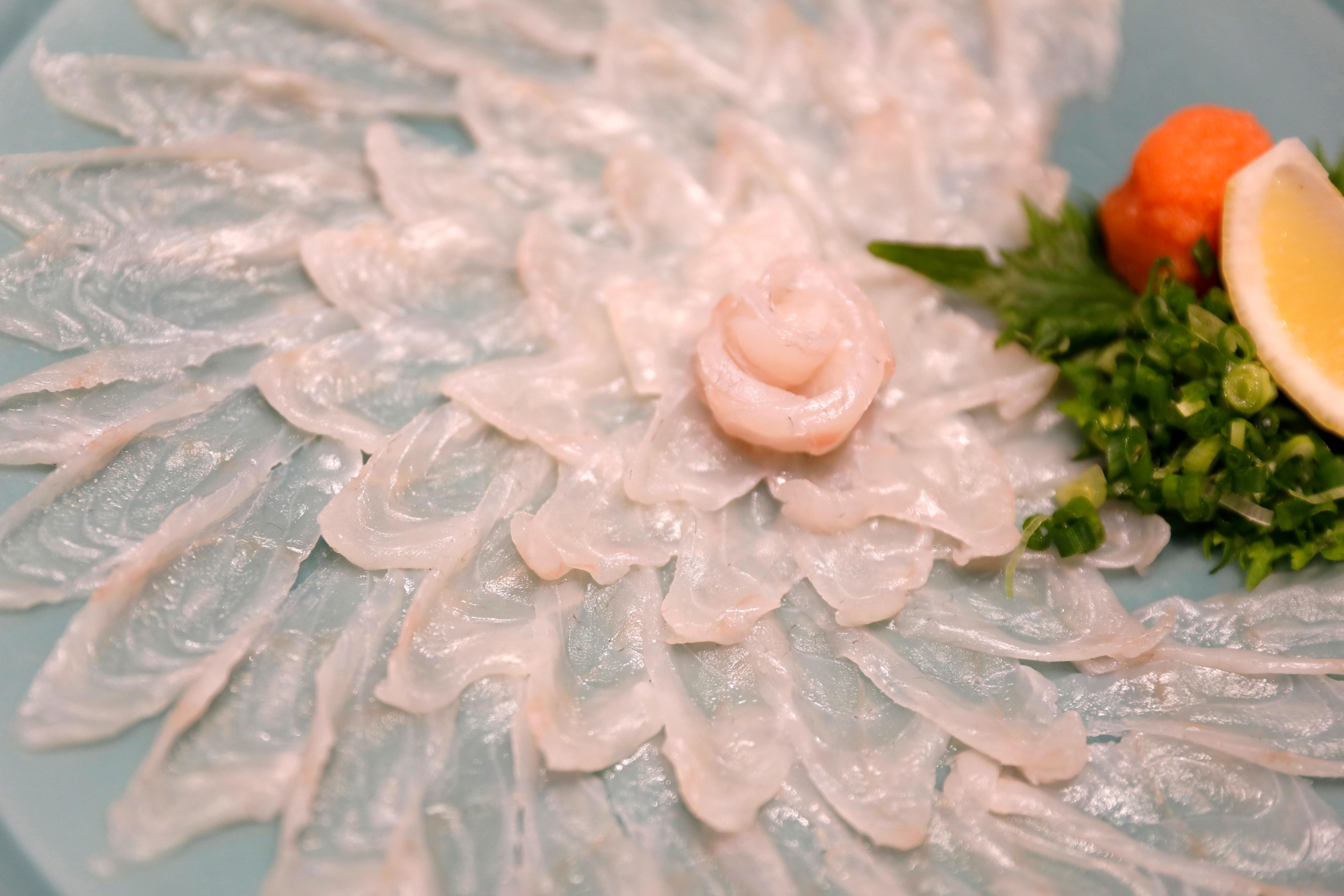 LUKSUS: Eksklusive fugu-retter kan koste opptil 30 000 yen, ifølge Byfood.com. Det tilsvarer over 2000 norske kroner. 