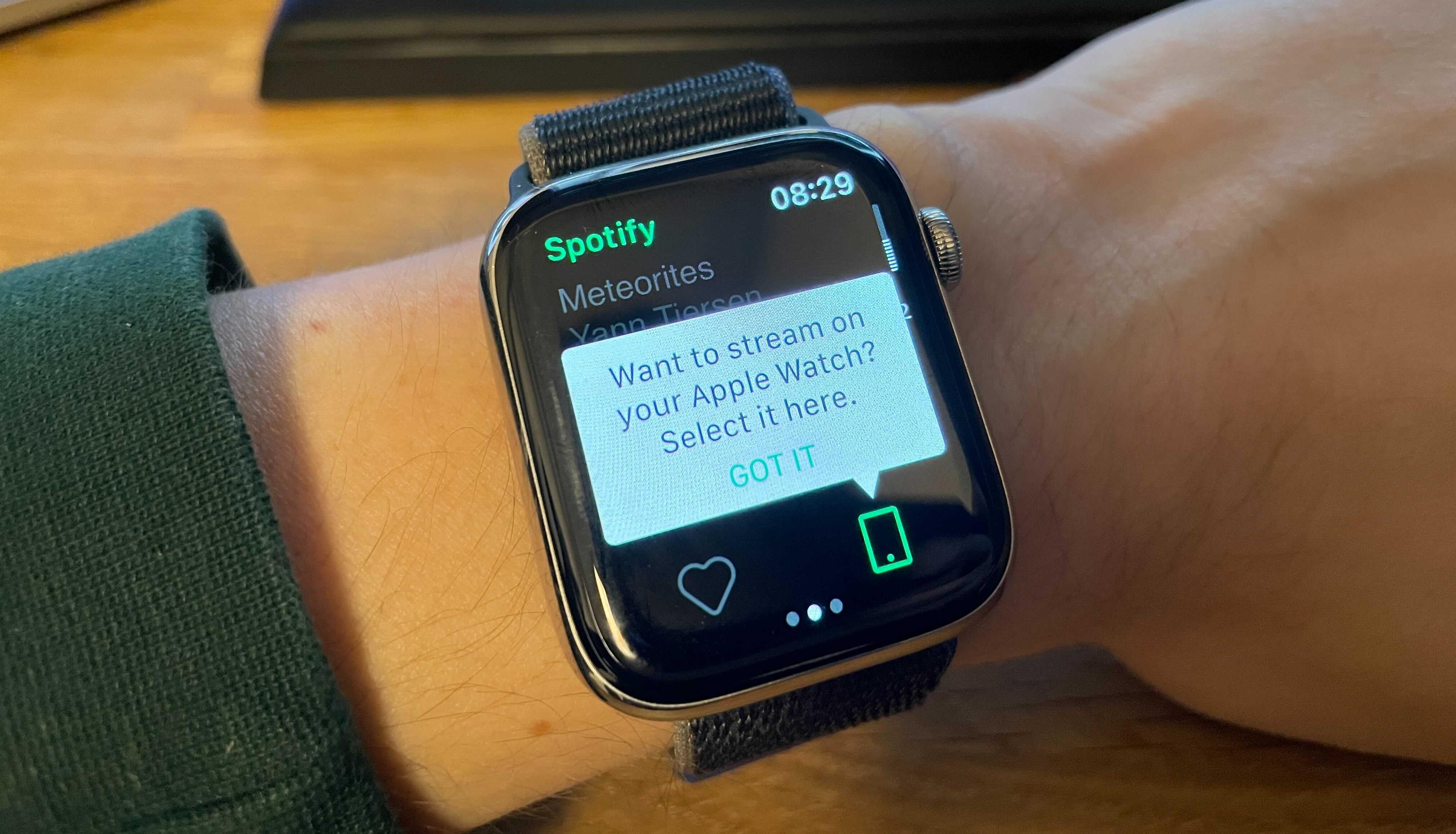 Denne meldingen dukker nå opp i Spotify-appen på Apple Watch. 