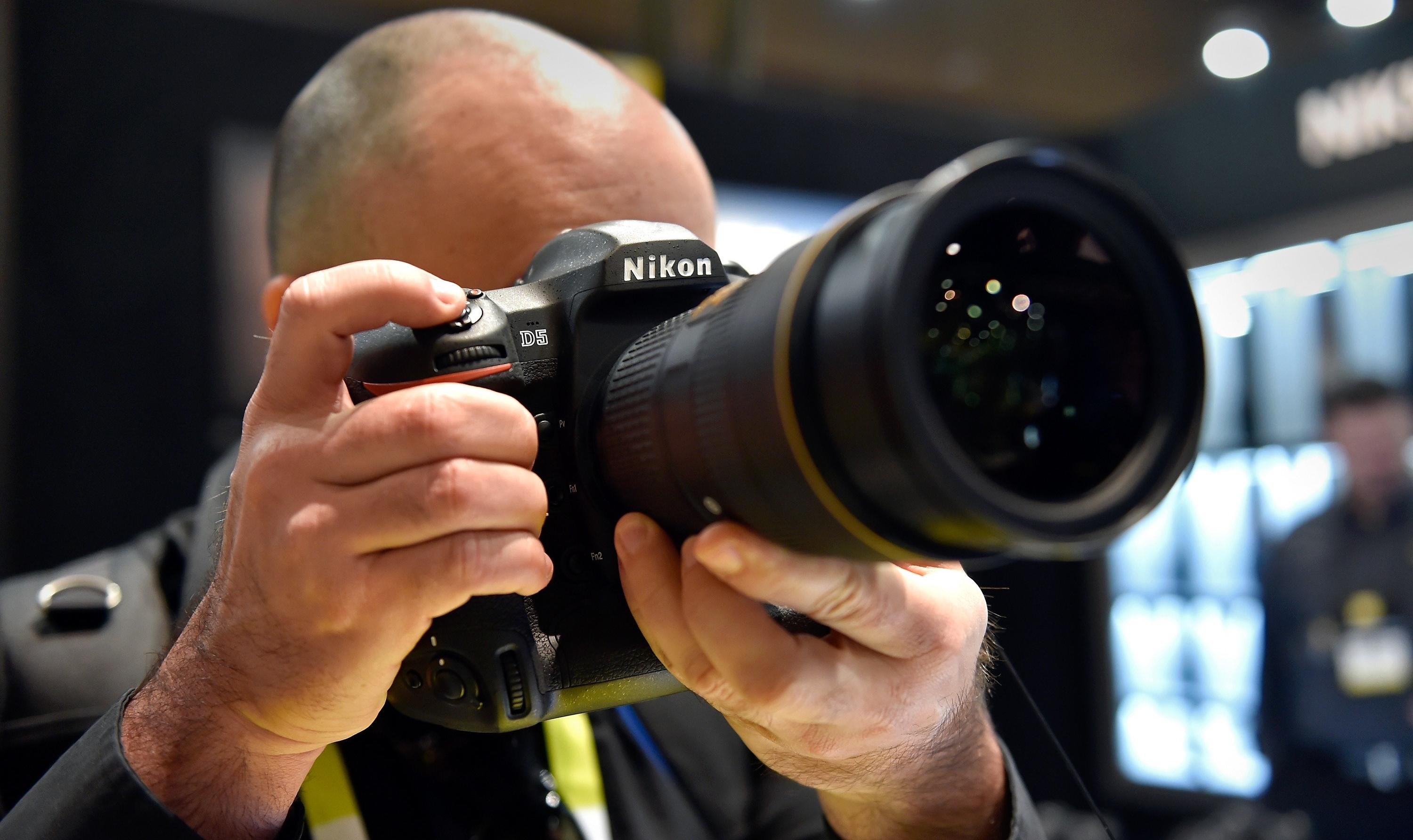 Nikon hevdes å kutte ut videre utvikling av speilreflekskameraer for å fokusere på speilløse systemer. 