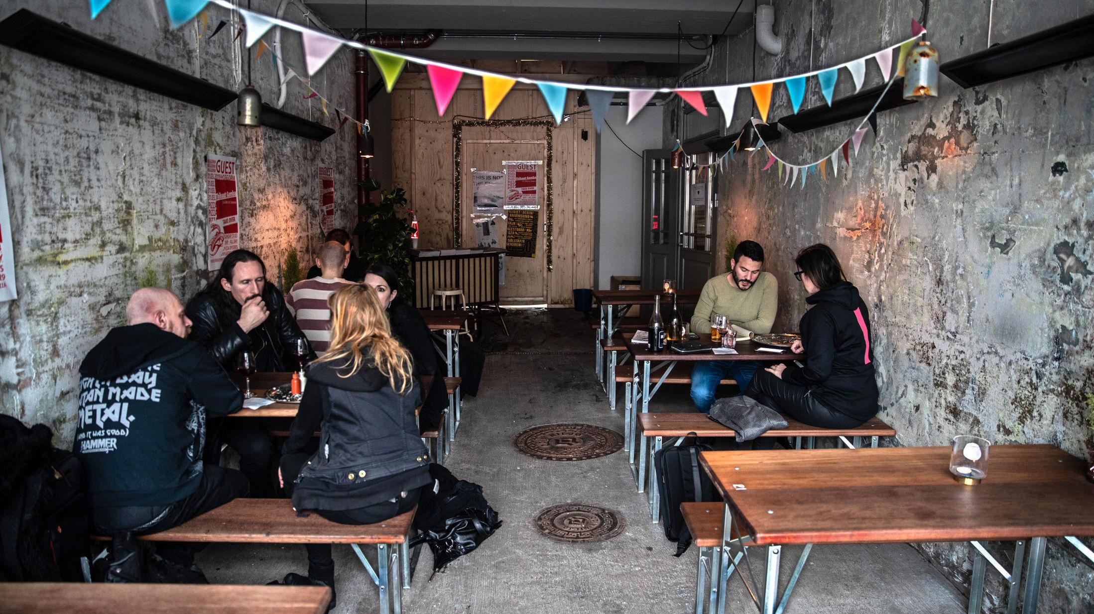TERNINGKAST 6: Hoggorm i Bergen er mer en ungdomsklubb for voksne enn pizzeria på hjørnet, mener VGs restaurantanmelder. Foto: Hallgeir Vågenes/VG