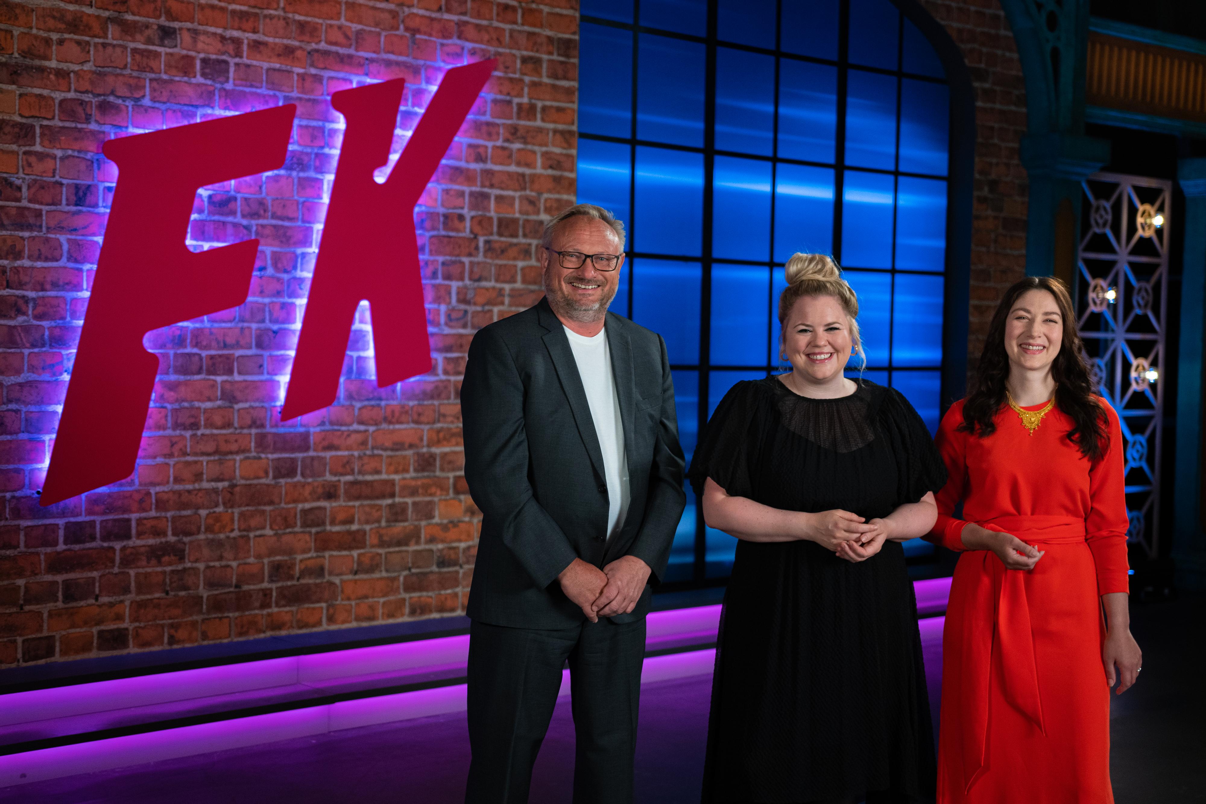 DOMMERPANELET: De tre dommerne i høstens nye matsatsing fra NRK, Familiekokkene, fra venstre Bent Stiansen, Reneé Fagerhøi og Amanda Bahl.