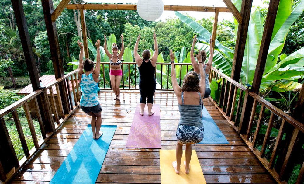 PUST INN OG UT: Yoga er, og forblir, en av årets store treningstrender.