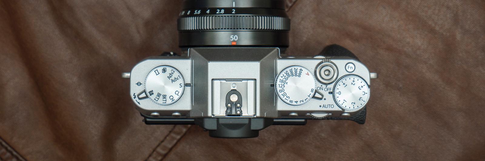 Fujifilm kjører som vanlig på med gjennomført retrobetjening, noe vi liker - det gir en hvis «godfølelse», av å være tettere på fotoprosessen og skapelsen av bildet. Men det er nok litt subjektivt, og passer selvsagt ikke for alle. Bilde: Kristoffer Møllevik