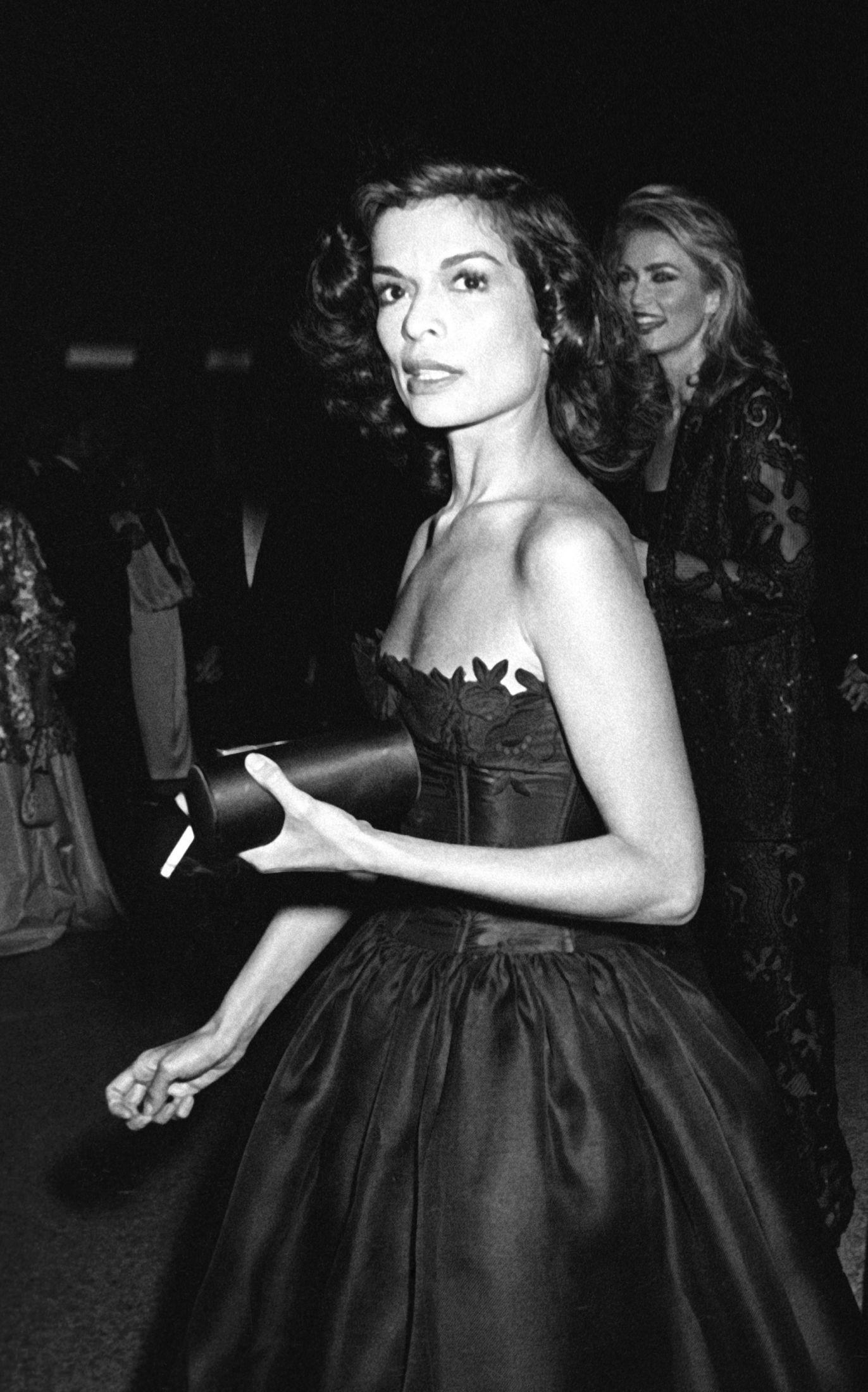 1981: Bianca Jagger på Met-gallaen i 1981, da var temaet «The 18th Century Woman». 