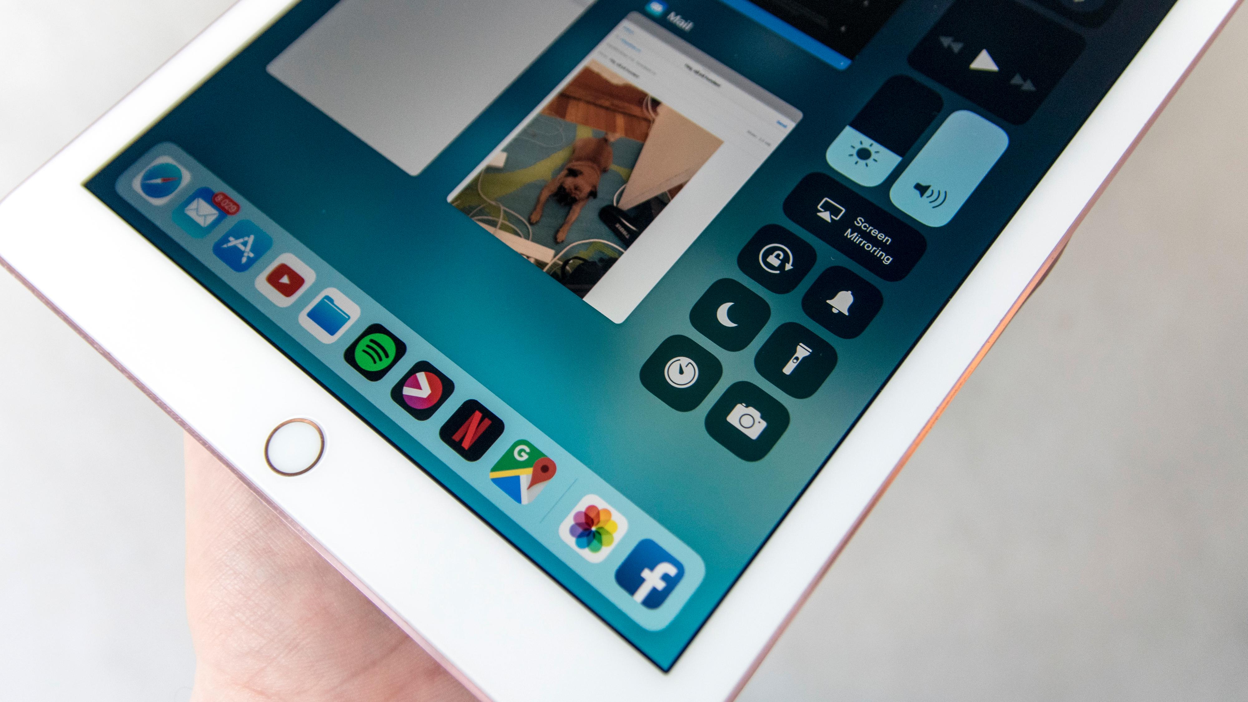 iOS 11 kom i fjor og har blant annet gitt iPad en mengde nye funksjoner. Men det er slett ikke sikkert det blir en haug nye funksjoner på iOS 12. Bilde: Finn Jarle Kvalheim, Tek.no