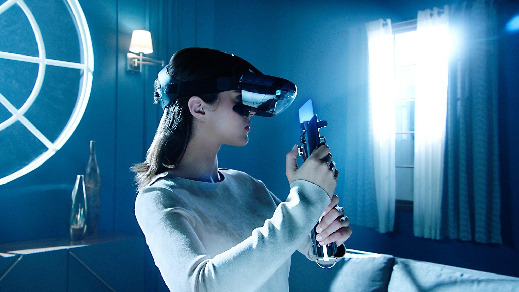 Lenovo viste også nylig frem et par andre utvidet virkelighet-briller som blant annet kan brukes til å spille Star Wars med en tilhørende lyssabel.