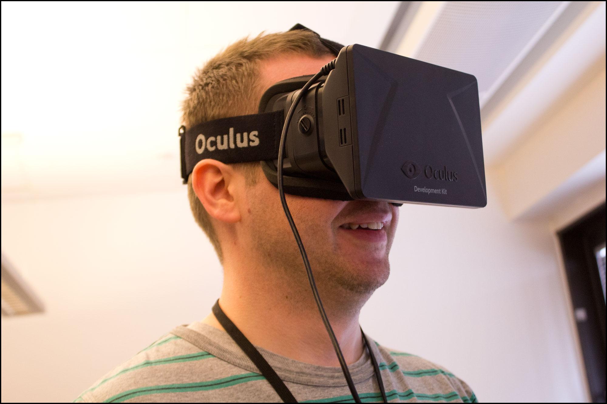Også kollegaene fra Gamer.no koste seg med Oculus Rift.Foto: Jørgen Elton Nilsen, Hardware.no