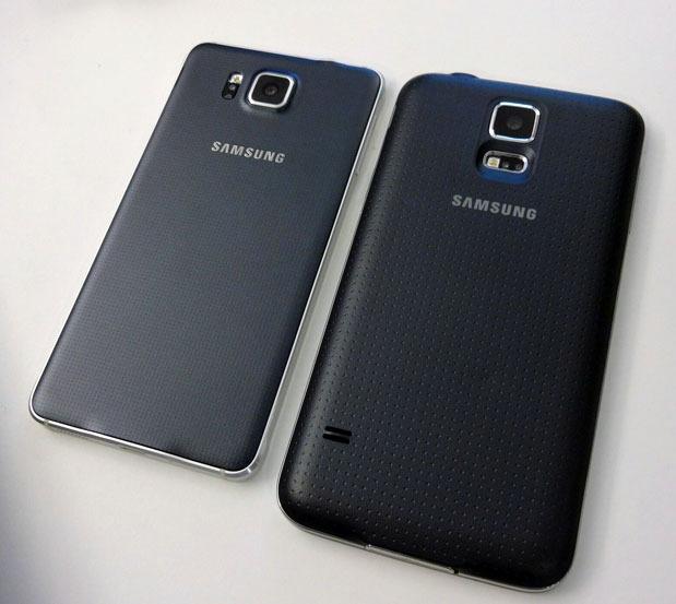 Ved siden av Samsung Galaxy S5.Foto: Espen Irwing Swang, Tek.no