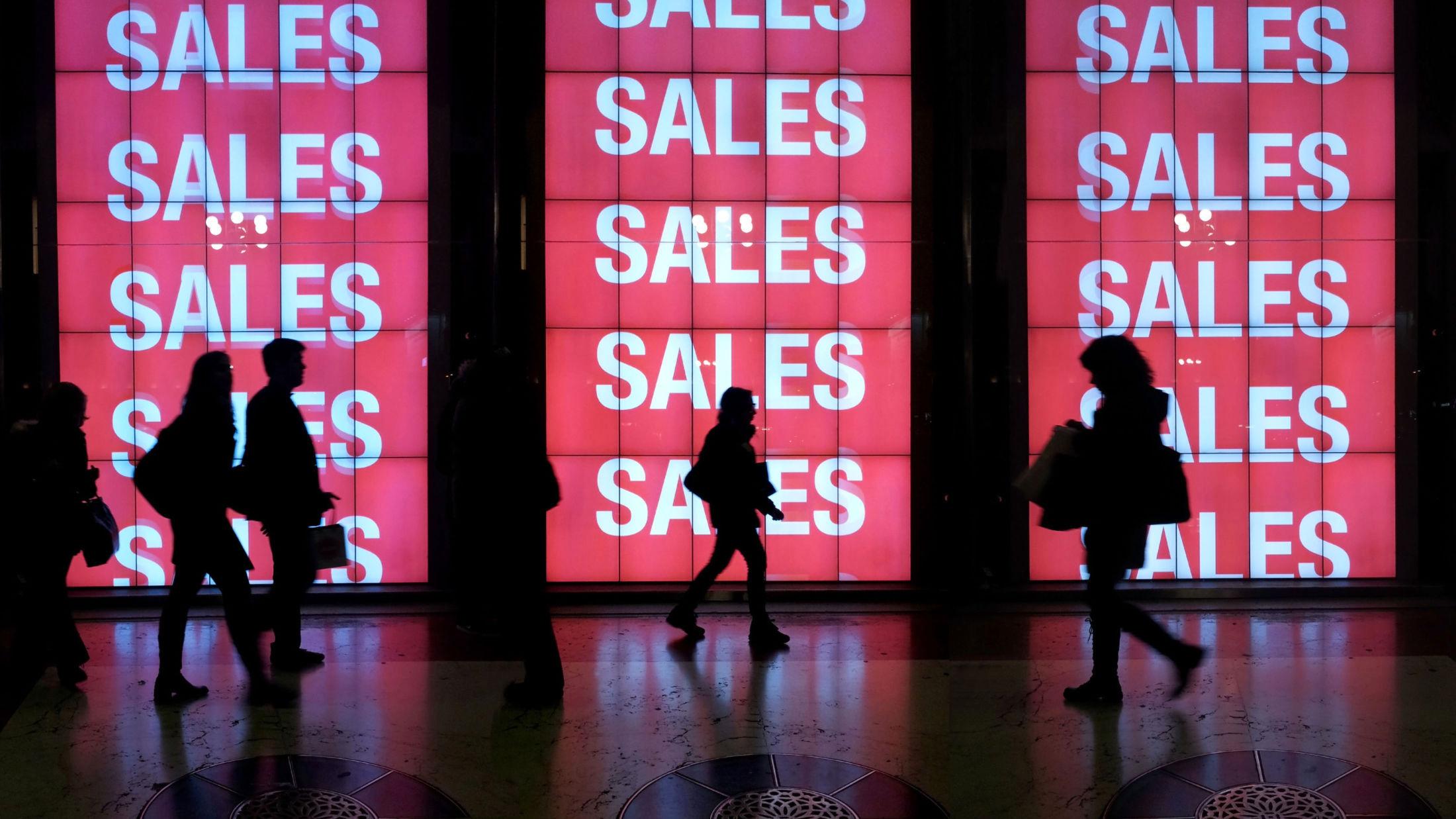 SALG SALG SALG: Årets største salg er her - nemlig romjulssalget. Foto: Getty Images