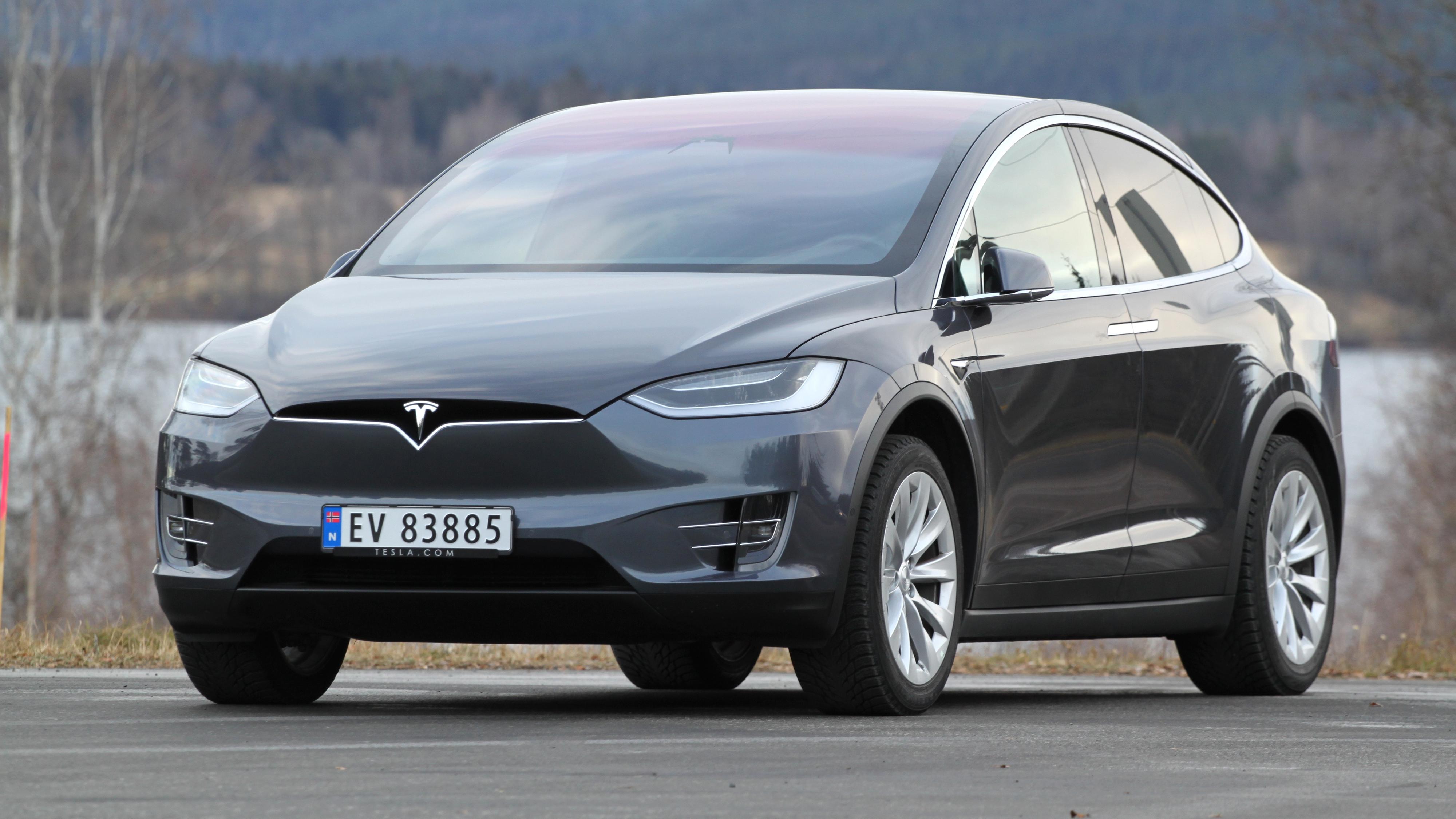 Nyere Tesla Model X-biler får støtte for raskere lading på Supercharger-nettverket. 