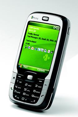 S710 ser ut og brukes som en helt vanlig telefon når den er sammenslått. (Foto: HTC)
