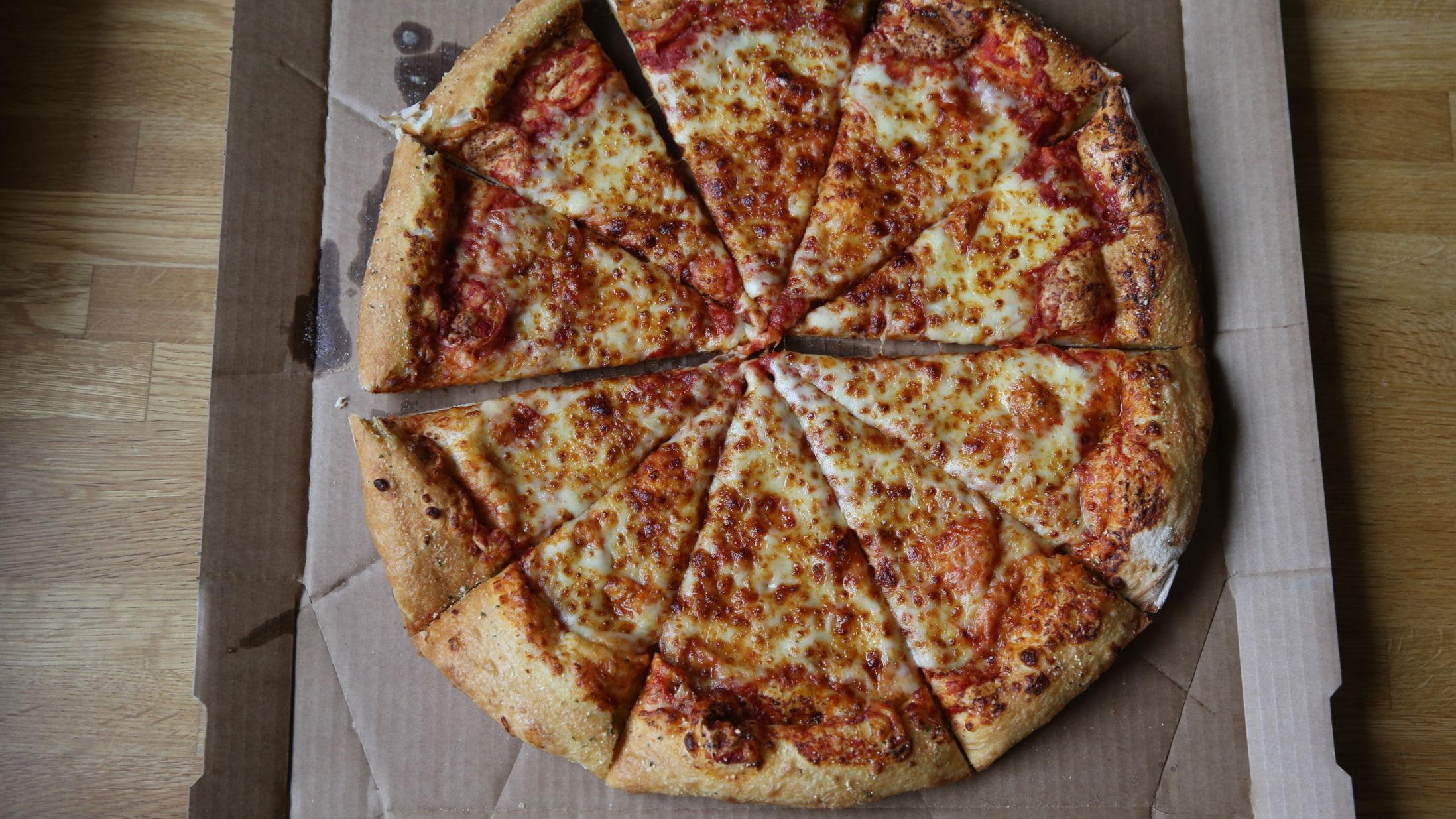 GYLLEN SKORPE: – Ikke et helt elendig alternativ til en frossen variant, skriver anmelderen om denne margherita-pizzaen. Foto: Trond Solberg/VG