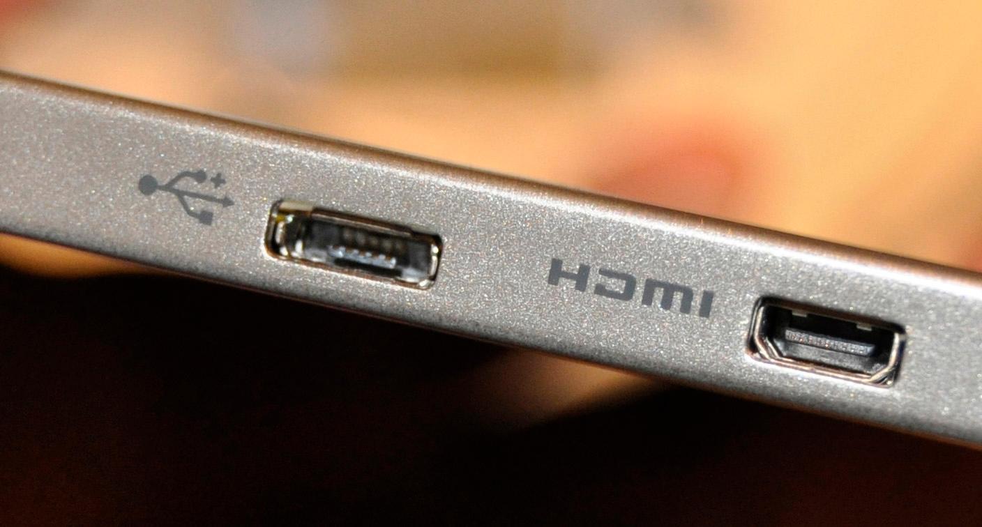 Noen mobiltelefoner og nettbrett har Micro-HDMI-utgang (til høyre).