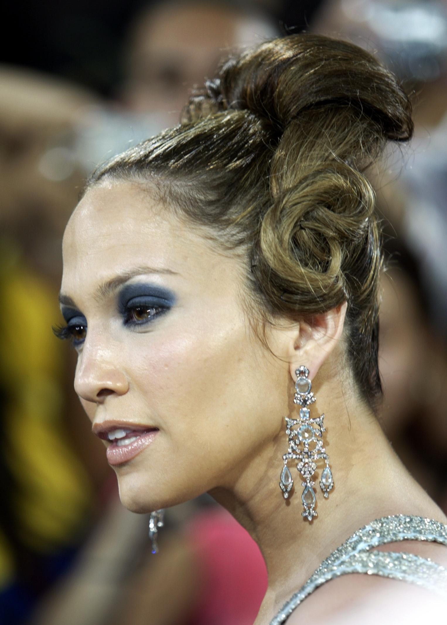 HAR EKSPRIMENTERT: J.Lo har hatt mange sveiser opp igjennom. Denne fra Billboard Latin Music Awards i 2005, havner ikke på listen over våre favoritter.