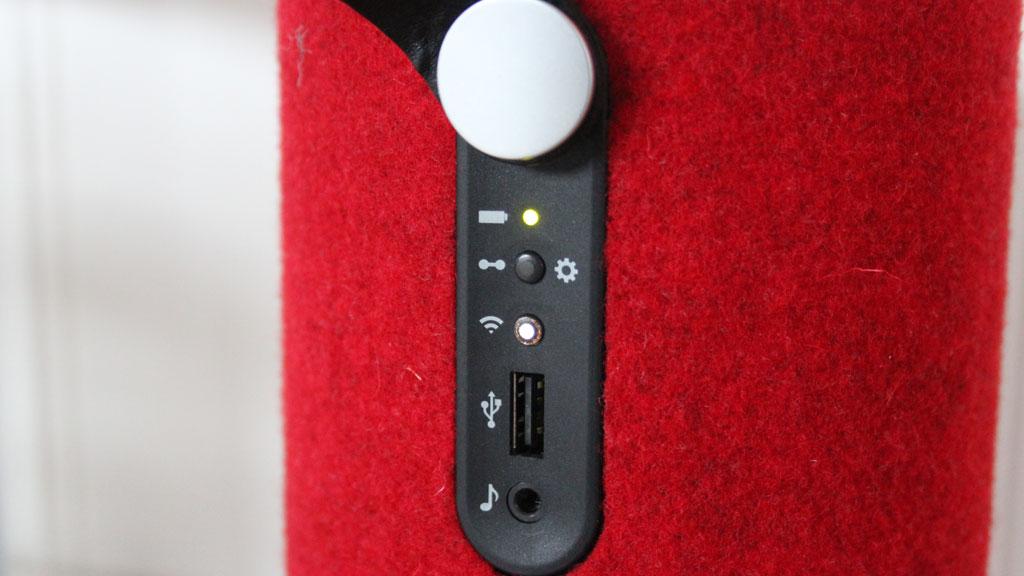 Kontroller for nettverk og direkteavspilling. Her kan du også koble til lydspiller via 3,5 mm minijack.Foto: Espen Irwing Swang, Amobil.no