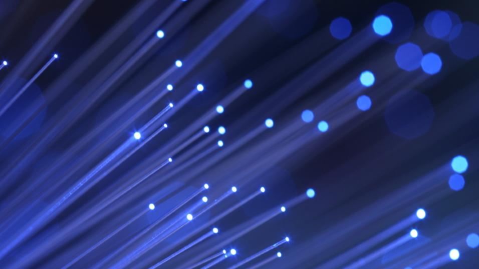 Nye fiberoptiske kabler kan nesten nå lysets hastighet.Foto: iStockphoto/2524046