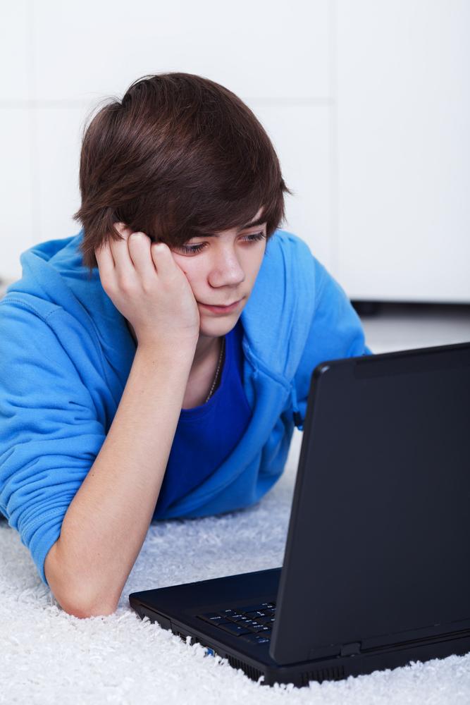 Kanskje burde du følge litt mer med på hva barna dine gjør på internett?Foto: Shutterstock 95286664