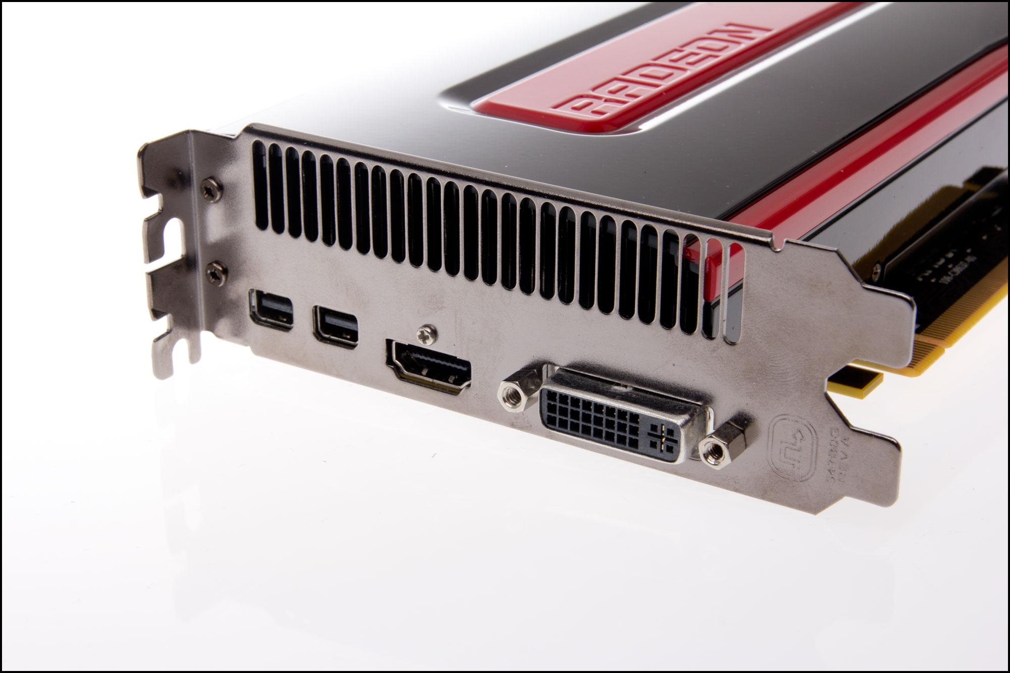 Med AMD Radeon HD 7970 GE trenger du adapter, siden du må koble til Mini-DSP-utgangene.Foto: Jørgen Elton Nilsen, Hardware.no