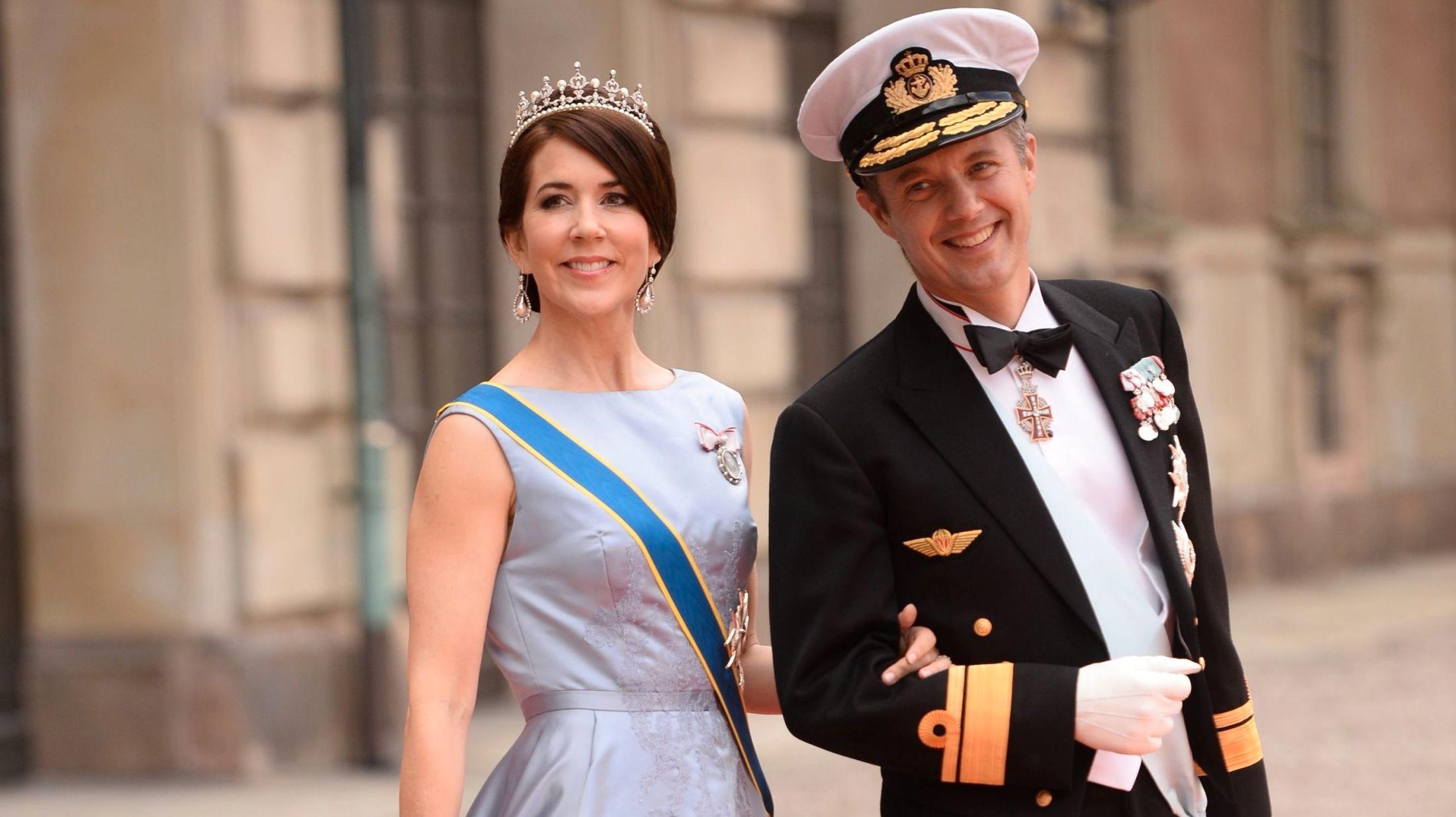 Nydelig kronprinspar: Kronprins Frederik og kronprinsesse Mary, her i bryllupet til svenske prins Carl Philip og prinsesse Sofia. Foto: NTB scanpix