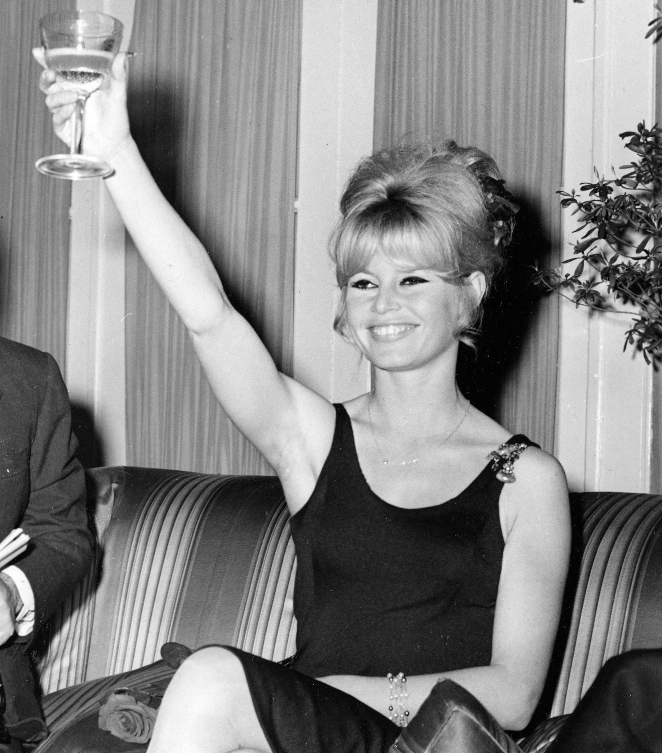 Brigitte Bardot i 1963 er humøret for helgen – cin cin.