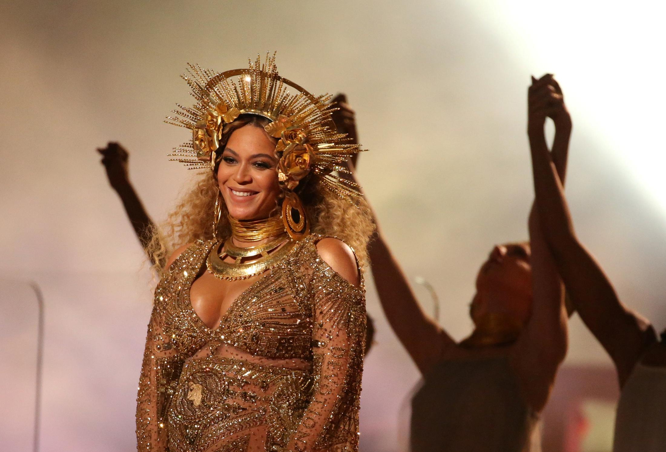 STRÅLER: Peter Dundas’ første presentasjon av sitt nye merke ble gjennom selveste Beyoncé under Grammy-utdelingen i 2017.
