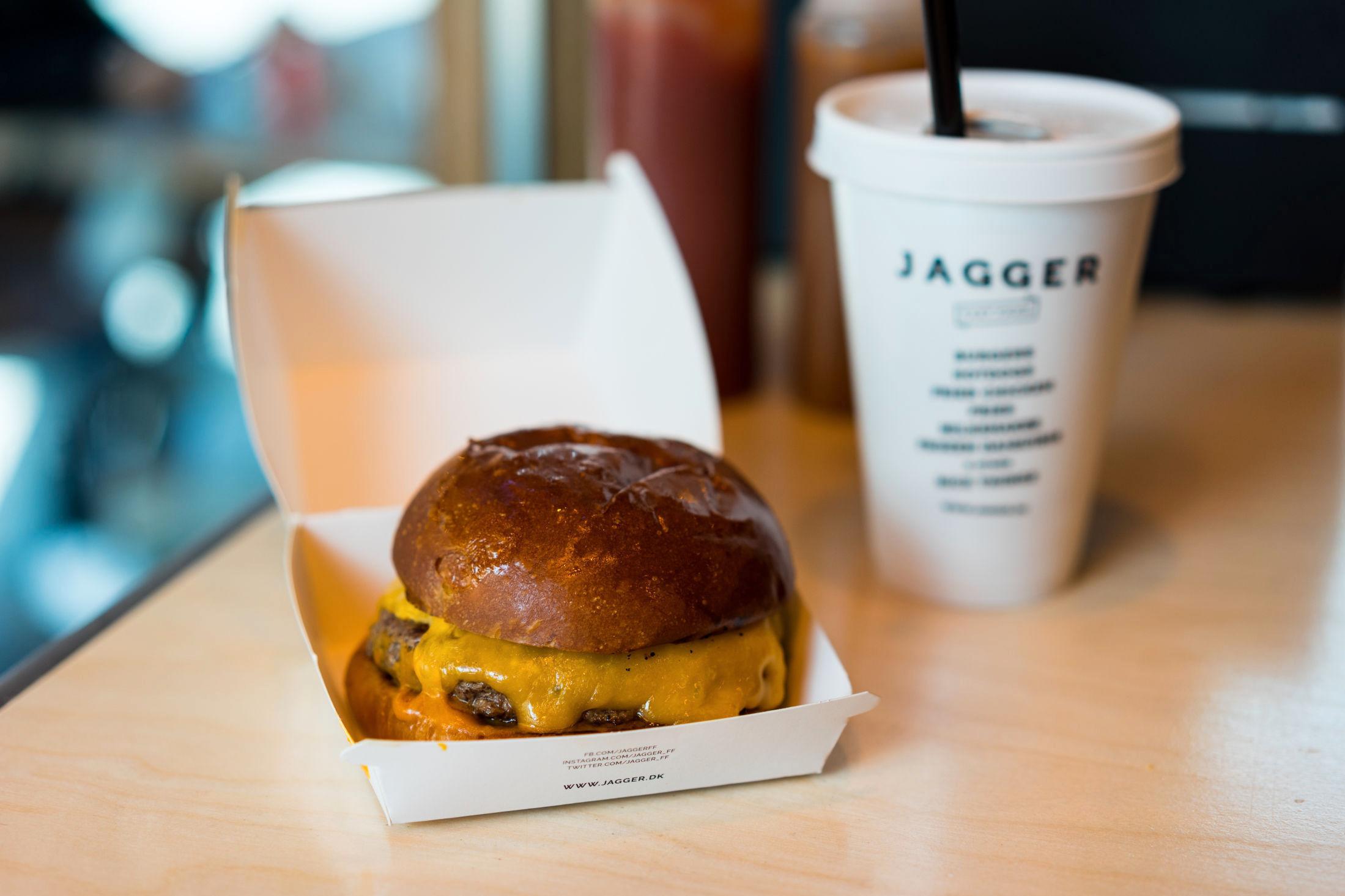 MODERNE: Burger-restauranten Jagger er blitt omtalt som en av de beste i byen. Foto: Anders Husa