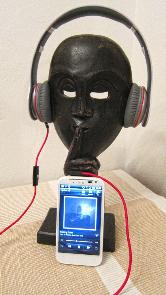 HTC Sensation XL vil komme i et begrenset antall bundlet med hodesettet Solo fra Beats by Dr. Dre.