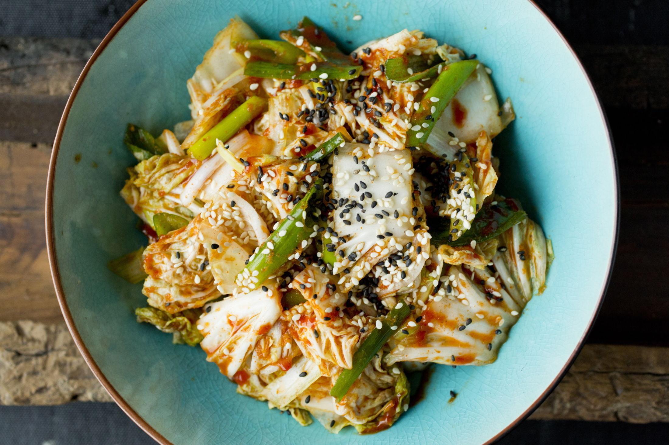 ENKELT: Det enkle er ofte det beste, og her finner du oppskriften på Lise Finckenhagens lettvinte kimchi. Foto: Sara Johannessen/VG
