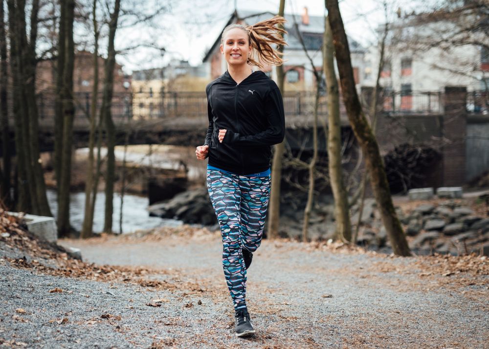 STYRK LØPEMUSKLENE: Den skadeforebyggende effekten er en viktig begrunnelse for å kombinere løping med styrketrening, påpeker Vektklubbs treningsekspert Silje Bjørnstad.