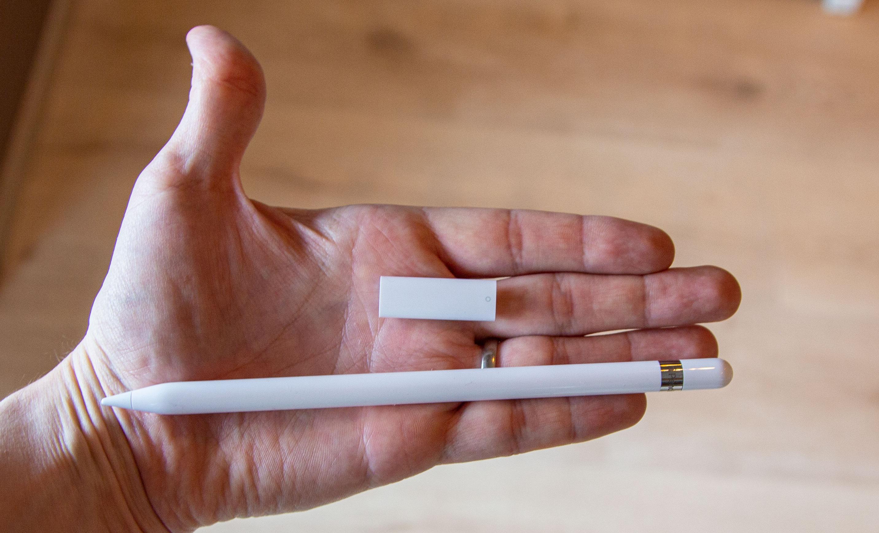 Har du en Apple Pencil fra før må du kjøpe den lille adapteren for 109 kroner.
