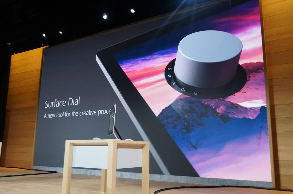Surface Dial på Microsofts presentasjon i oktober i fjor.