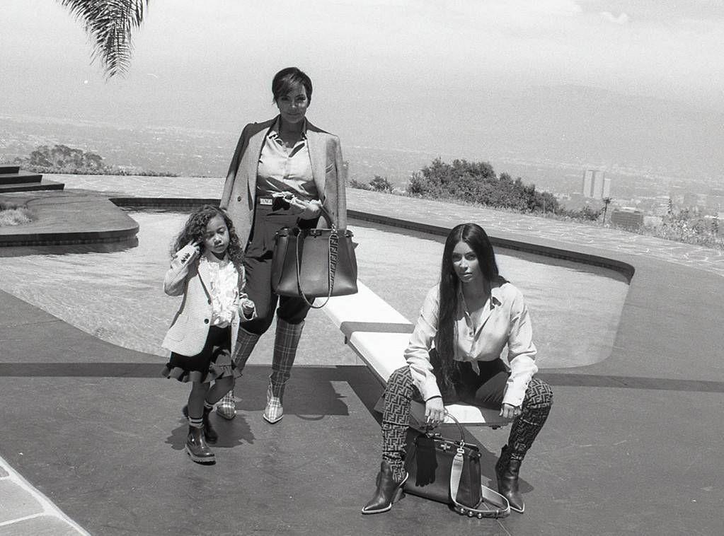 BASSENGDAG: Kris Jenner (bak), North West (f.v.) og Kim Kardashian West (f.h) ved bassenget for Fendi. Foto: Fendi.