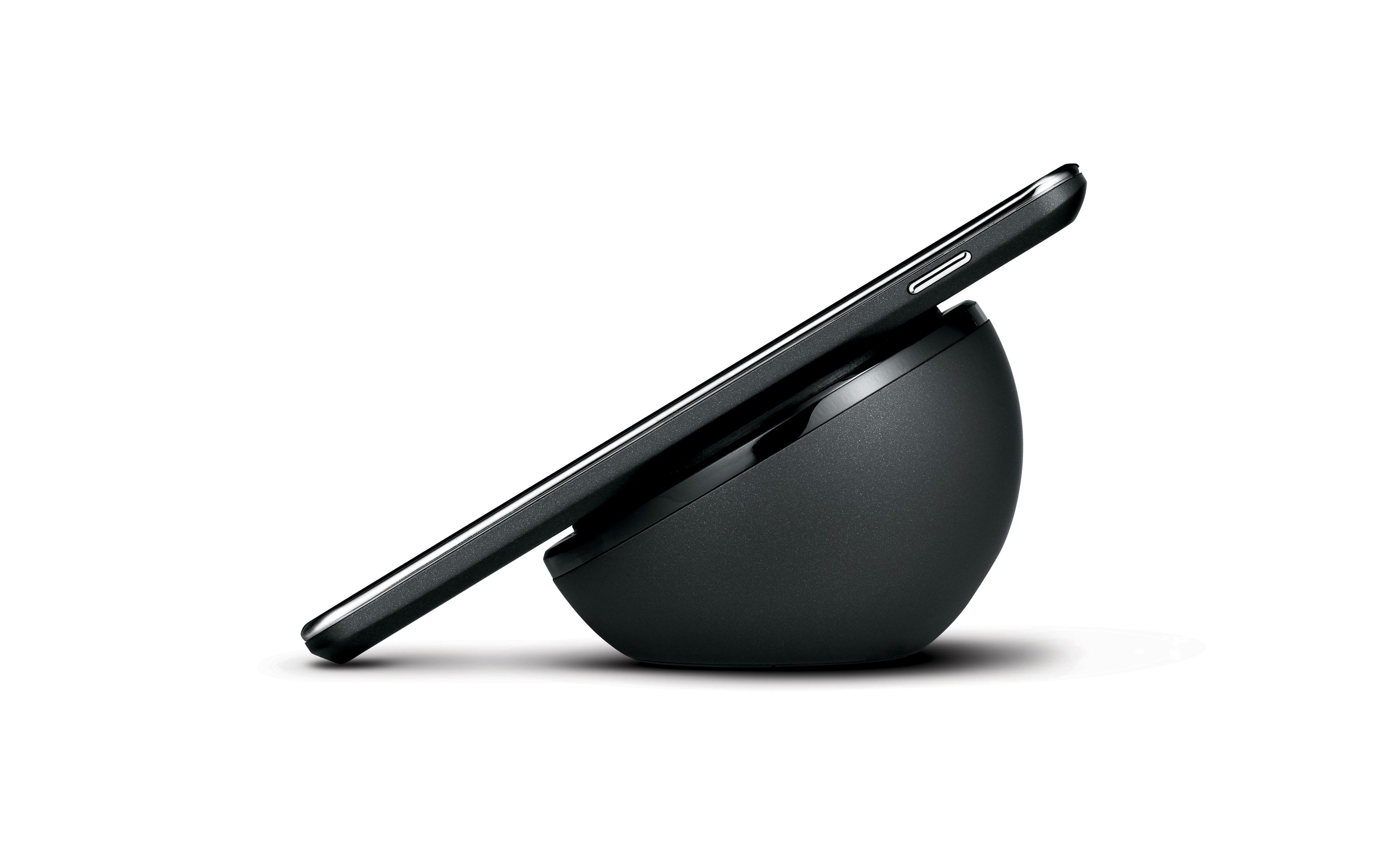 Vi tror dette er den trådløse laderen til Nexus 4, men vi fant ingen beskrivelser i LGs bildearkiv.