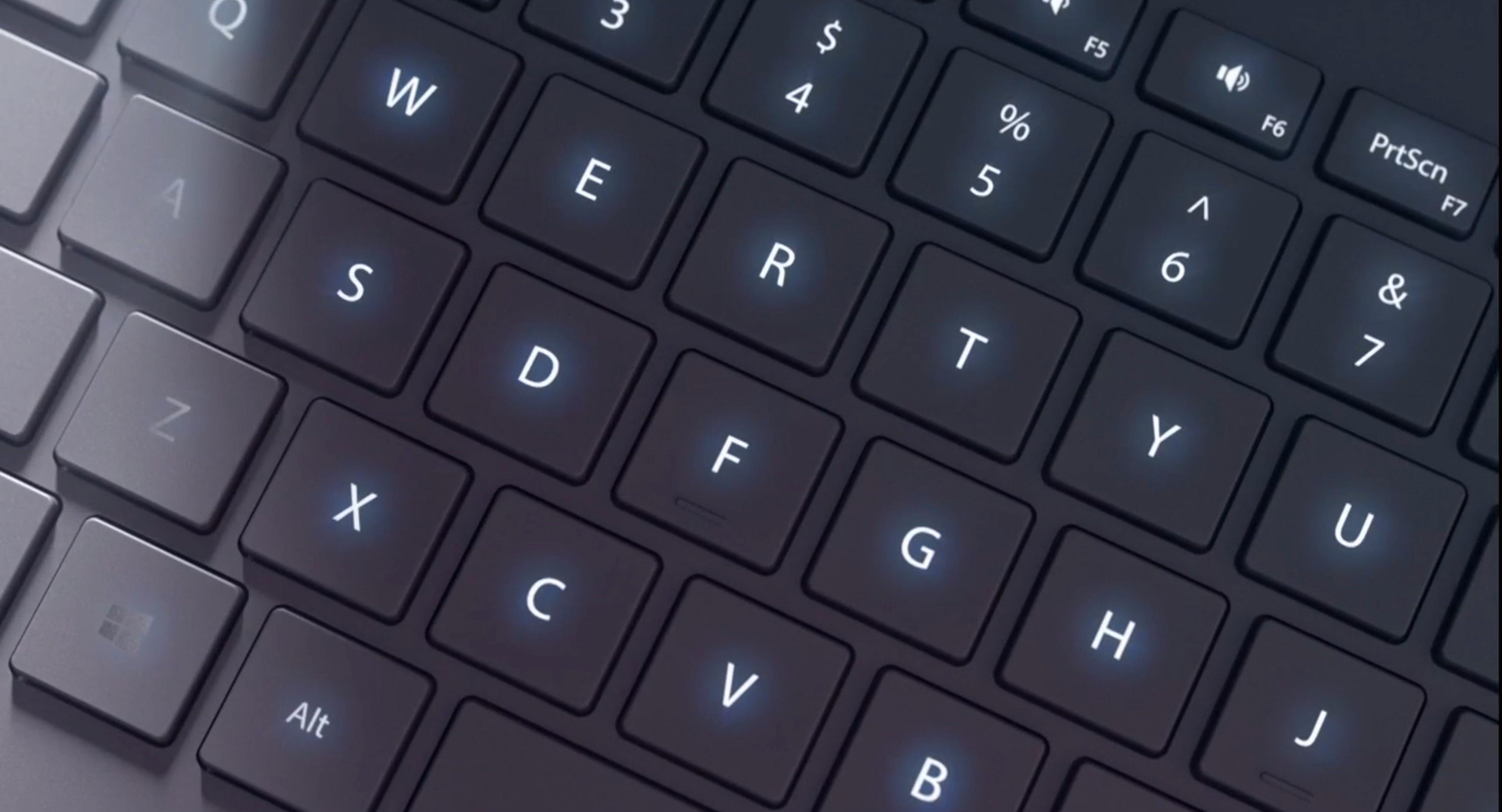 Tastaturet i Surface Book er bakbelyst, noe Microsoft gjorde et stort poeng ut av i presentasjonsvideoen. Foto: Microsoft, skjermdump fra video