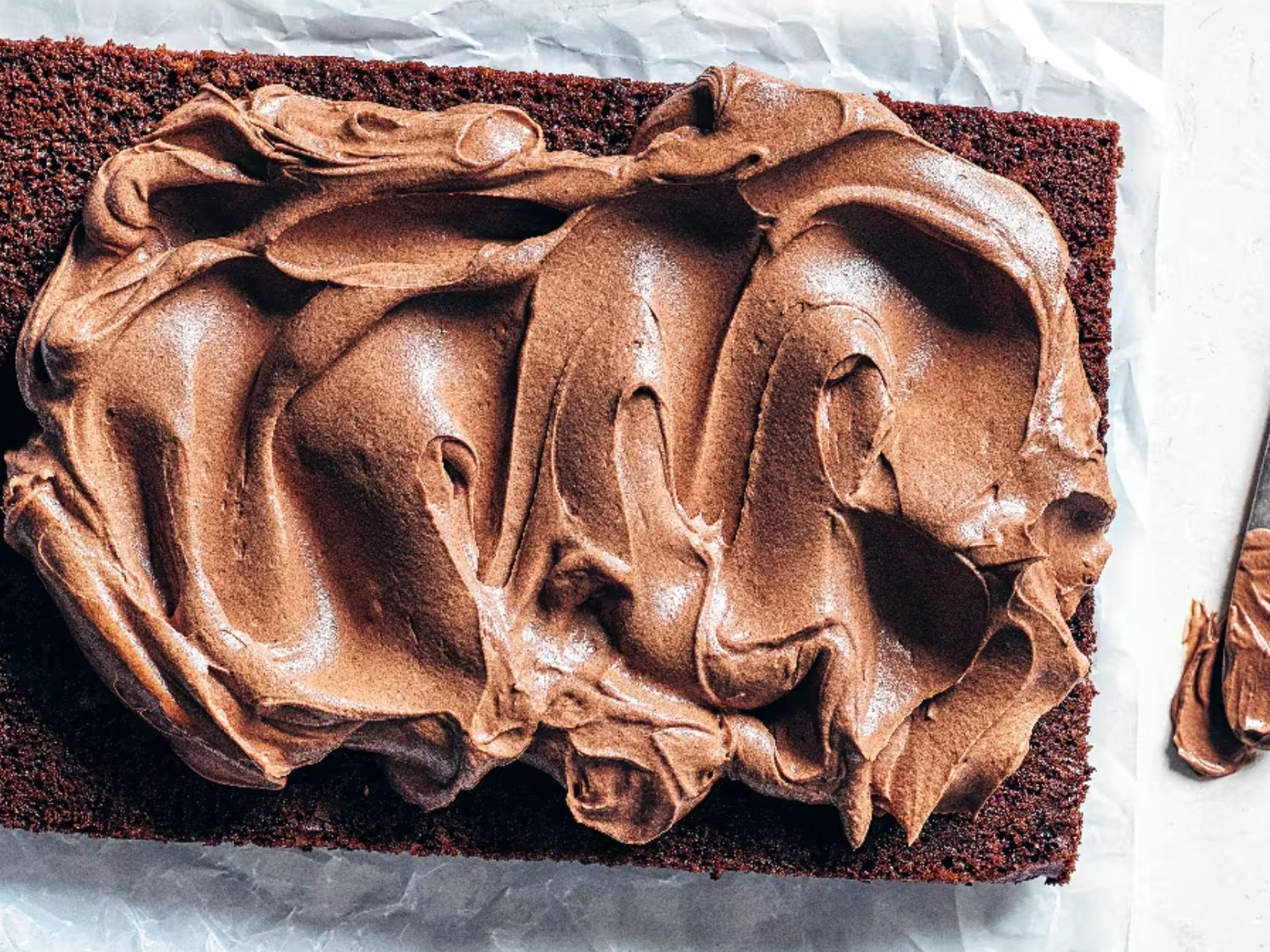 Saftig chokladkaka med frosting.