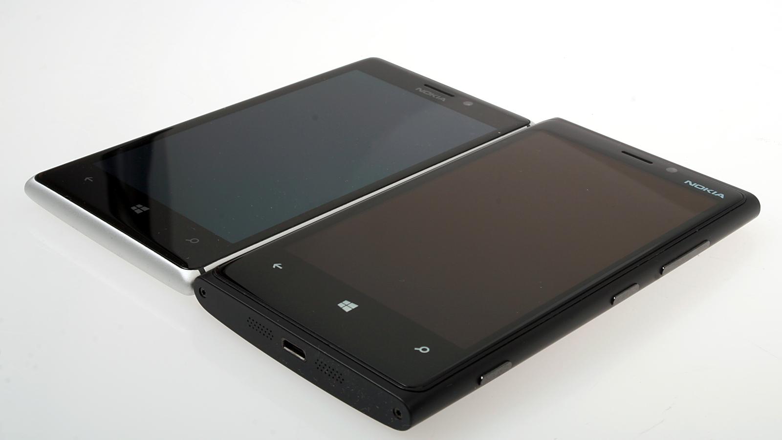 Lumia 925 og 900 ved siden av hverandre.Foto: Kurt Lekanger, Amobil.no