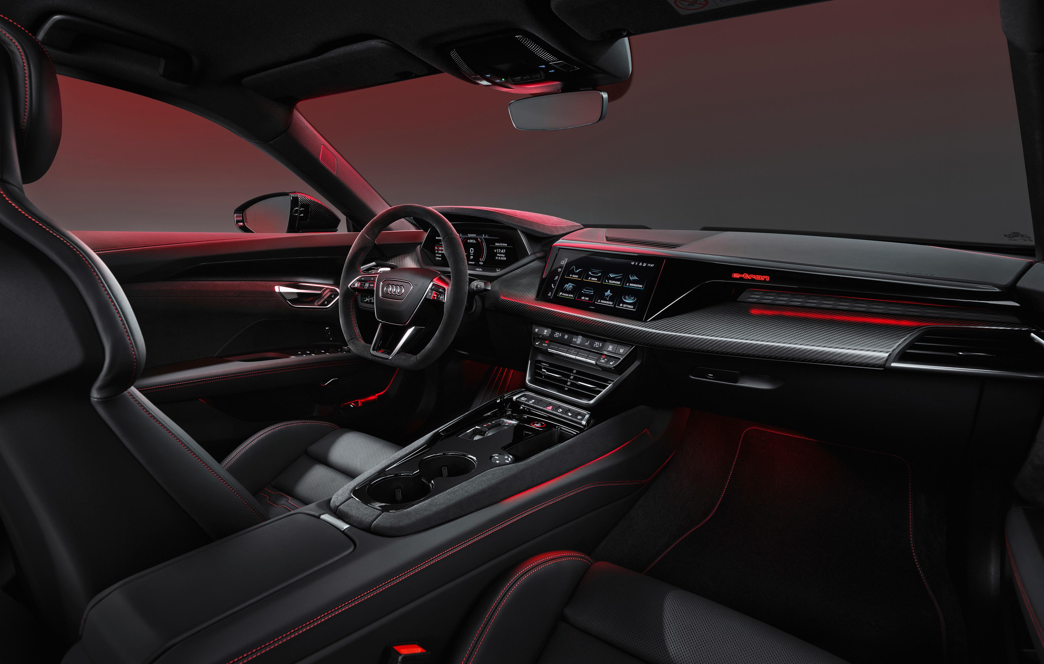 Slik ser interiøret i Audis nye e-tron GT ut.