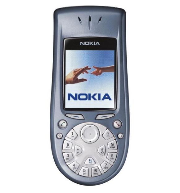Oppfølgeren, Nokia 3650, hadde et pussig tastatur, relativt dårlig byggekvalitet og var ganske diger. Den hadde imidlertid det Symbian S60 trengte – minnekortplass.